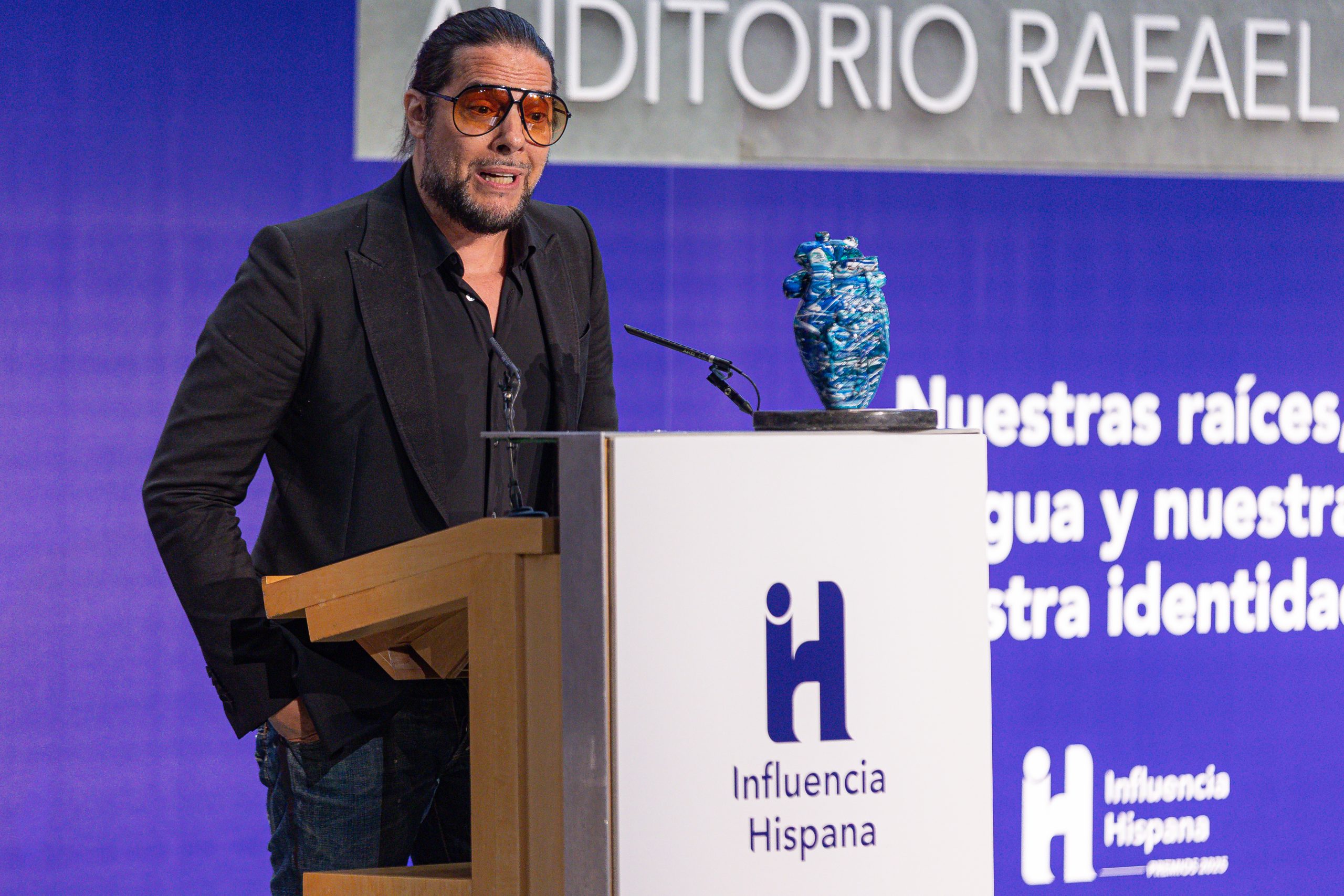 8abdab01-80f8-436f-a3e9-b3889de31b92