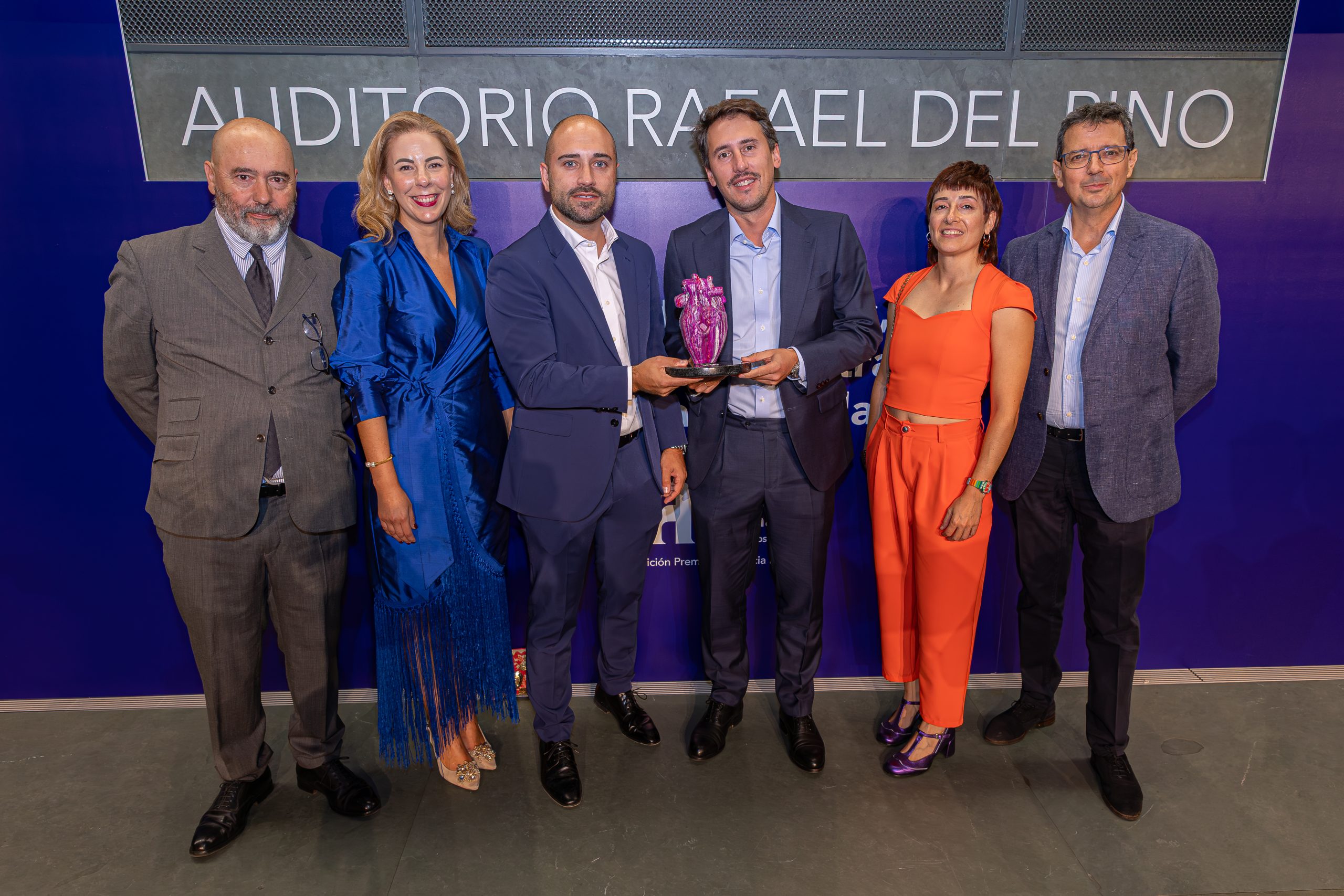 bfdba099-6a08-403b-a7f6-9ce9c7b23445